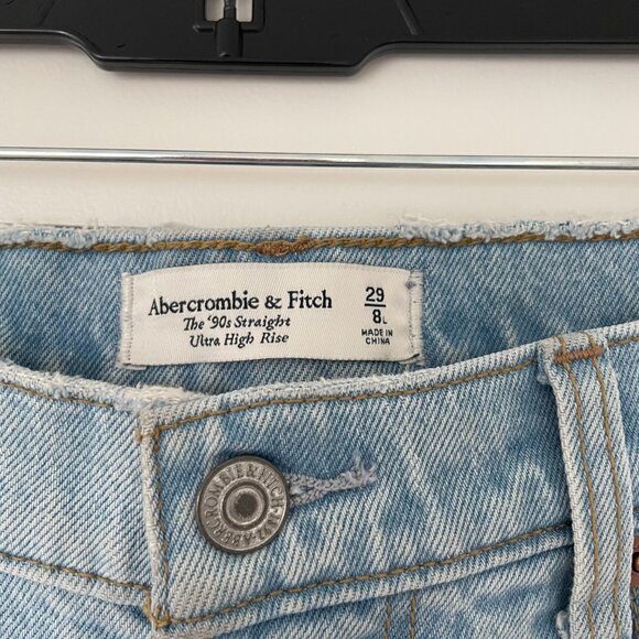 Abercrombie and Fitch Curve Love Ultra High Rise 90s Straight Jean size 29L NWOT - Picture 4 of 8